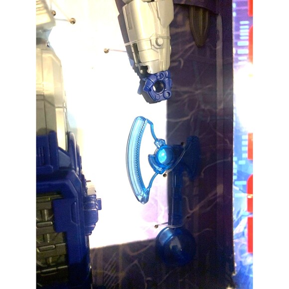 Transformers One Power Flip- Optimus Prime- Action Figure- 10” Electronic Robot - Picture 9 of 9